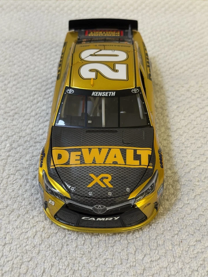 1/24 2015 color líquido Dewalt XR Kenseth. 1 de 72 Foto 1 de 4