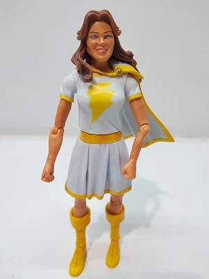 Boneco branco DC Universe WAVE 12 MARY BATSON - Imagem 1 de 4