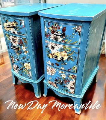 Mesas auxiliares vintage Boho Luxe verde azulado pintadas con transferencias envejecidas 3 cajones Foto 1 de 4