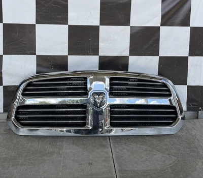Dodge Ram 1500 2013 2014 2015 2016 2017 2018 parrilla usada OEM 13DSAC0030 Foto 1 de 4