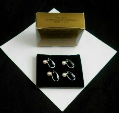 HERMOSOS PENDIENTES CLIP NACARADO RADIANTE AVON DÚO EN TINTE BLANCO Y ROSA NOS Foto 1 de 4