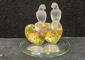 Two Doves Sitting On Crystal Hearts Figurine - Imagen 1 de 6