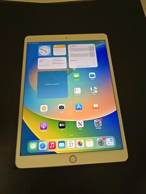 Apple iPad Pro 10.5" 2017 1st Gen 256gb Wifi Rose Gold  A1701   Read Desc(DK815) - Image 1 of 4