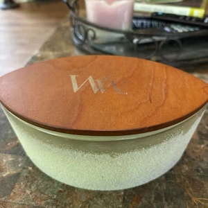 Rare Scent WoodWick Ellipse Scented Lemongrass Scent 16oz Lit Once Short Time - Picture 1 of 5