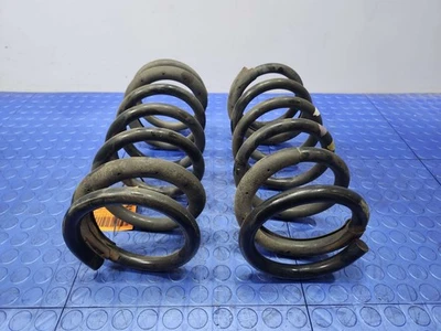 Juego de dos muelles helicoidales de suspensión trasera Infiniti QX56 QX80 11-24 OEM 550201LA8C Foto 1 de 2