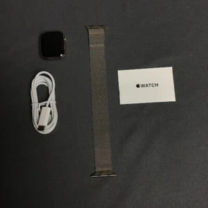 Apple Watch Series 7 (GPS) 41mm złota obudowa ze stali nierdzewnej ze złotą pętlą mediolańską - Zdjęcie 1 z 7