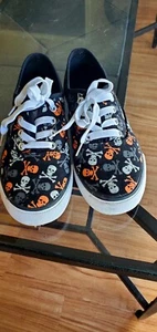 ISAAC MIZRAHI Sz 7.5 Glow-In-The-Dark Skulls Halloween Canvas Sneakers Shoes NEW - Picture 1 of 6