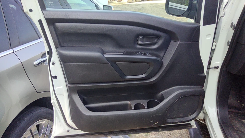17 NISSAN TITAN Front Door Trim Panel Driverblack - Image 1 of 1