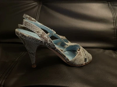 Sandalias COACH de piel de serpiente con tiras de tacón de gatito azul 5,5 nuevas Foto 1 de 4