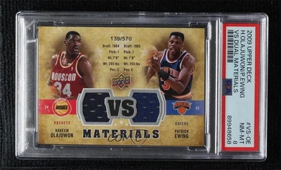 Upper Deck VS Dual Materials 139/570 2009 Hakeem Olajuwon Patrick Ewing PSA 8 Foto 1 de 3