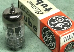 7AU7 TUBE GE USED TESTED & BOXED VINTAGE COMMERCIAL SURPLUS - Picture 1 of 3