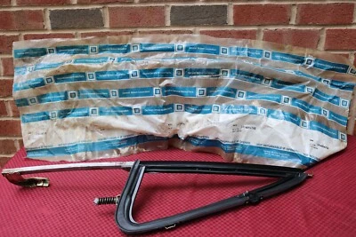 Camión Chevrolet GMC 79 C/K NOS MONTAJE MARCO VENTANA VENTILACIÓN DERECHA GM PT 14004766 Foto 1 de 4