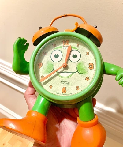 VERY RARE VNTG  TICKI TACK CLOCK • GREEN • ANIMATED ARMS & LEGS 1960’s! Cover