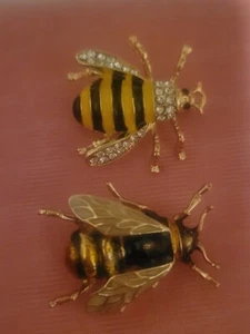 2pc Bee Brooch Pin Lot Bumblebee Honeybee NectarBee Insect Jewelry Set CA USA E4 - Picture 1 of 9