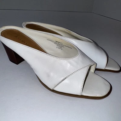 Sapatos femininos Liz Claiborne tamanho 6,5 M couro branco cintilante 2 biqueira aberta salto  - Imagem 1 de 4