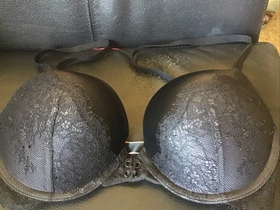 Victorias Secret Very Sexy Push Up Bra Size 32D Strappy Lace - Image 1 of 4