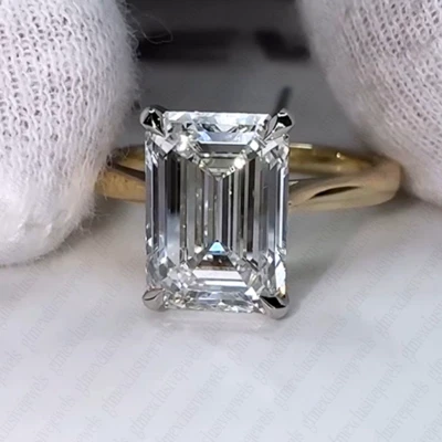 Anillo de compromiso halo oculto moissanita esmeralda de 3,40 quilates de oro sólido de 14 quilates en dos tonos Foto 1 de 4