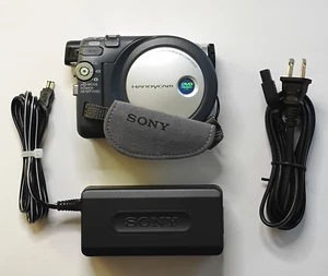 Sony DCR-DVD201 DVD Handycam videocamera - Foto 1 di 9