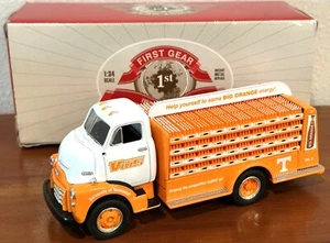 First Gear 1/34 UT University of Tennessee 1952 Bottler's Truck 19-3653 - Picture 1 of 2