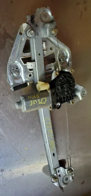 Regulador de ventana trasero derecho lado pasajero 2003-2007 Cadillac CTS 15277679 OEM Foto 1 de 4