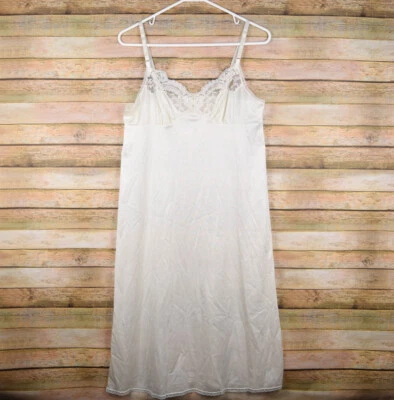 Vassarette 女式 34 26 英寸/40 全礼服懒人象牙色蕾丝复古睡衣睡衣 — 第 1/4 张图片