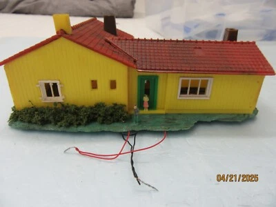 N -  Vau Pe  LED Illuminated Corner Family Home  6" x 4" x 2"* - Image 1 of 4