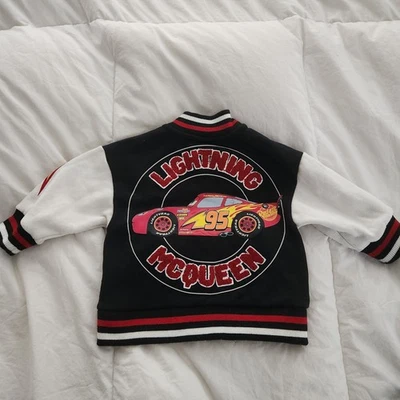 Chaqueta de bombardero negra para niño pequeño Disney Pixar Cars talla 18 Mos Foto 1 de 4