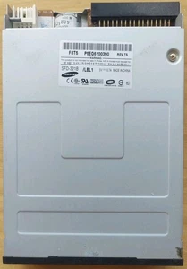 Samsung 3.5 1.44MB Internal Floppy Drive SFD-321B W/ Ribbon - Bild 1 von 12
