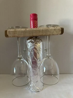 手工木质葡萄酒玻璃瓶架包括4个葡萄酒玻璃无瓶 — 第 1/4 张图片