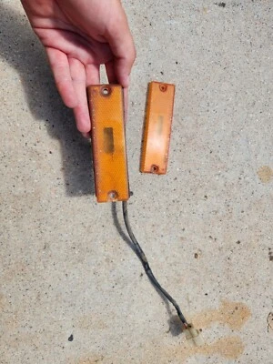 1980 Mazda Rx7 Front Fender Marker Light Lenses And Rh Housing - Изображение 1 из 4