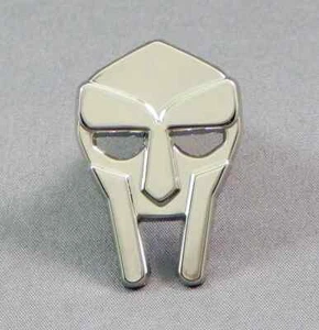 MF Doom Mask Pin badge / Lapel Badge - Picture 1 of 1