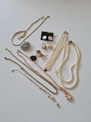 Modeschmuck, Perlen, aus Erbmasse, Ketten, Anhänger, Ohrclips usw., Konvolut - Bild 1 von 4