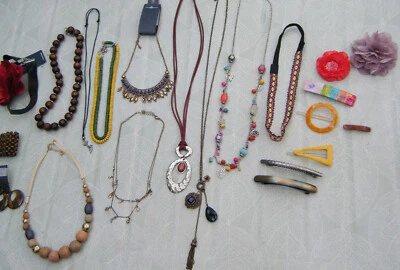 Schmuck Konvolut Ketten Lilu Haarschmuck Holz Edelsteine Blumen Ohrschmuck  - Bild 1 von 4