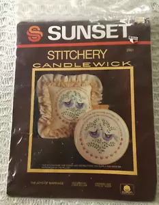 Sunset Stitchery Candlewick The Joys of Marriage Stickpackung 2881 Neu aus altem Lagerbestand Vintage - Bild 1 von 5