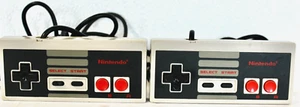 Controladores con cable Nintendo NES-004 (2) OEM auténticos originales Nintendo - Imagen 1 de 9
