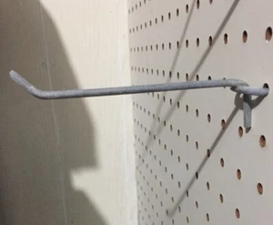 Ganchos para estanterías de 4” y 7” y 9” clavija gris metal resistente LOTE DE 12 - Imagen 1 de 4