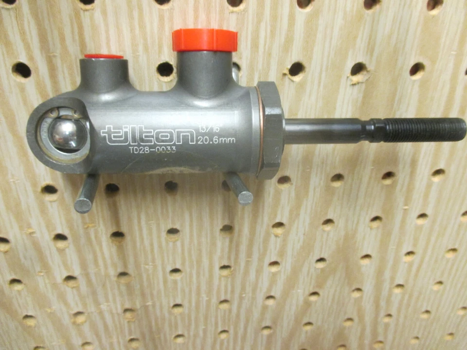 Used Tilton 77-812 Brake Master Cylinder 77 Series 13/16" Bore - Изображение 1 из 1