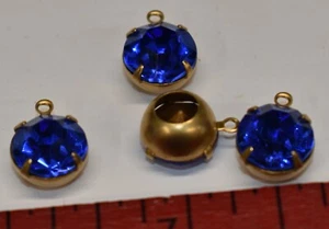 VINTAGE 4 dark sapphire BLUE color GLASS RHINESTONES IN BRASS.. PENDANTS   11mm - Picture 1 of 1