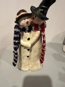 Snowman Couple Hugging Adorable - Picture 1 of 2