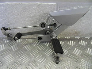 Yamaha Fazer FZ6 600 5VX Left side rider foot peg hanger & gear rod 2003 to 2006 - Picture 1 of 5