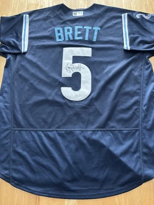 Camiseta firmada por George Brett autografiada de los Reales de Kansas City Salón de la Fama Beckett Foto 1 de 3