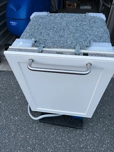 Bosch 24’  Dishwasher SHV57c03uc white front panel - Picture 1 of 8