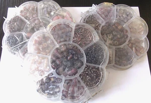 PERLES DE VERRE ARTISANALES 3 BOITES  RONDES DE 9 CASES  VIOLINE  LOT - Picture 1 of 5