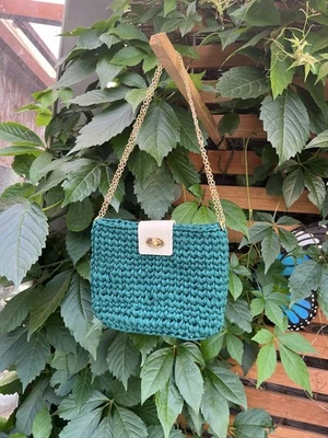 Kleine Handtasche Umhängetasche gehäkelt Handmade Damen - Bild 1 von 4