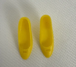 Vintage Mattel Barbie/Francie doll yellow cut out heels- Vested Interest #1224 - Picture 1 of 4