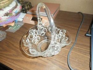 TIARA CRYSTAL DOGWOOD FLOWER BASKET WITH CLEAR GLASS HANDLE INDIANA GLASS  - Picture 1 of 11