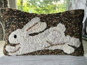 Wool Rabbit Bunny Hooked Pillow Backside Plaid Primitive Rust Farmhouse Easter - Picture 1 of 10
