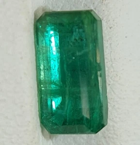 Glowing emerald gemstone - faceted natural green Beryl 2.25 CTS - Bild 1 von 10