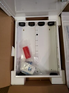 Network Media Distribution Center Cabinet ICC Deluxe 18 Zoll NEU in OVP - Bild 1 von 12