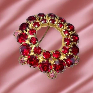 RUBY RED & PINK RHINESTONE WREATH CIRCLE BROOCH VTG VICTORIAN REGAL CHRISTMAS - Picture 1 of 18
